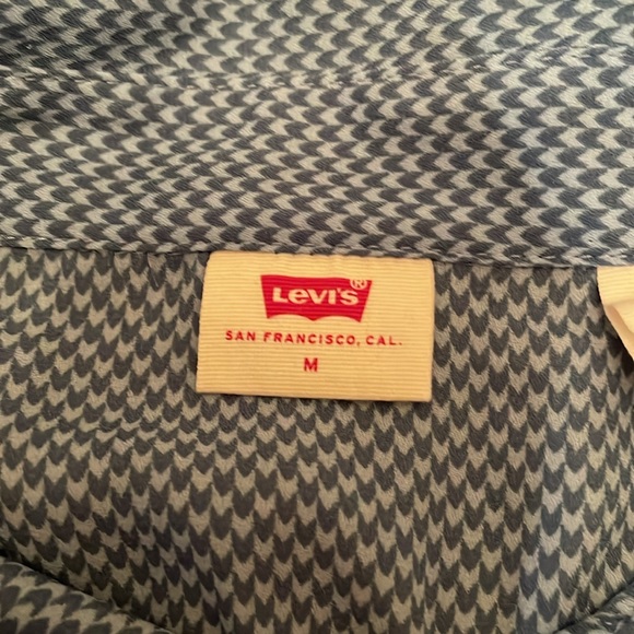 Levi’s Woman’s Everyday Blouse Medium Blue NWT - Picture 5 of 8